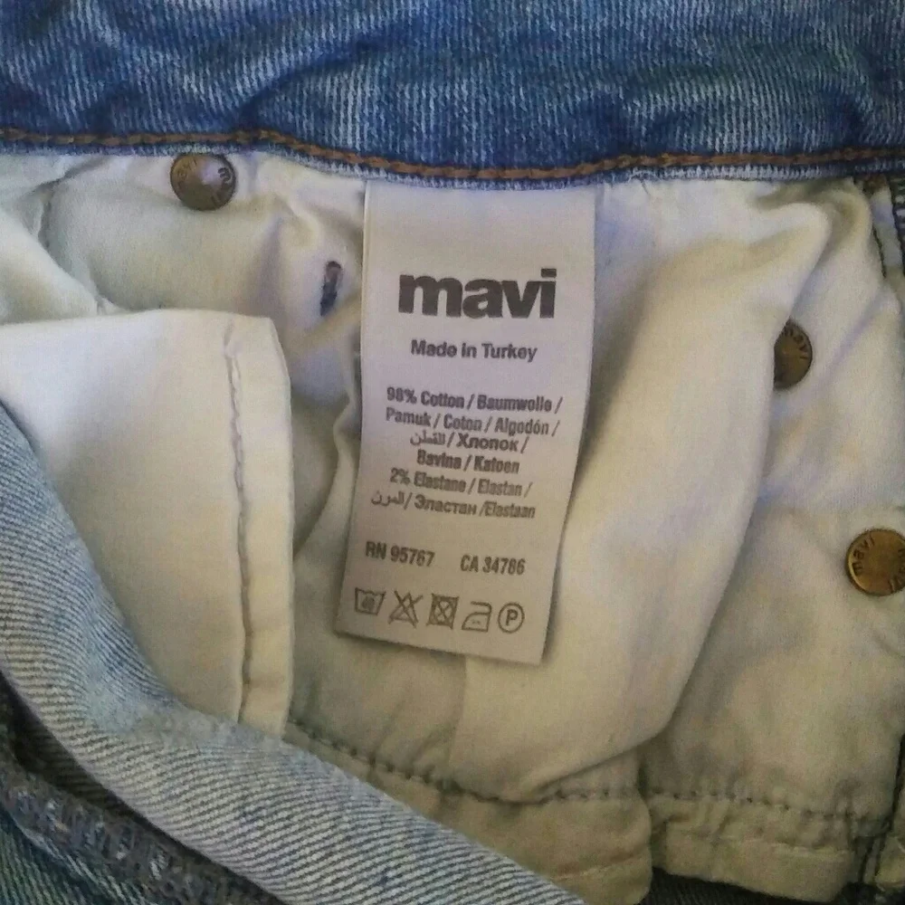 Mavi Distressed Denim Shorts Size 28 - Picture 5 of 9